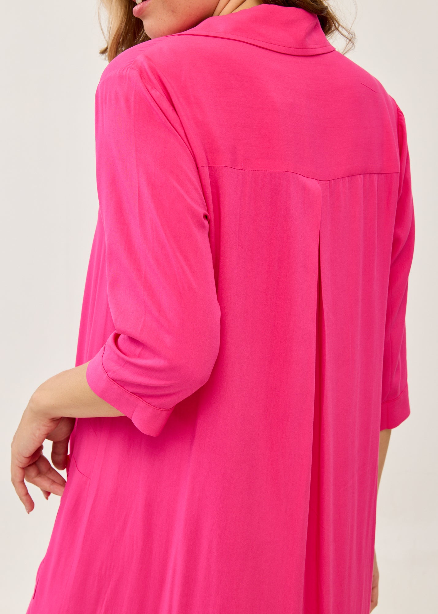 Fuchsia dress with a partial button placket and square pockets