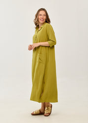 Dress with a half-placket collar and square pockets in green