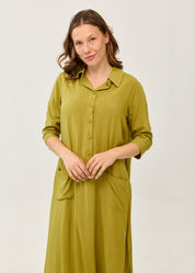 Dress with a half-placket collar and square pockets in green