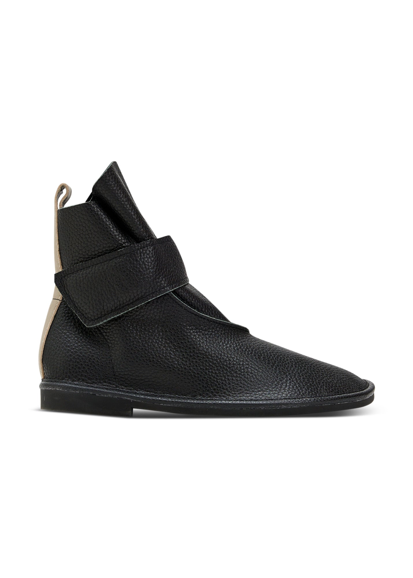 Soft leather boots with black scotch closure