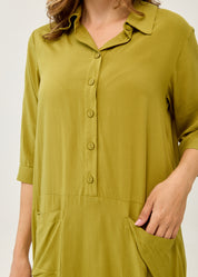 Dress with a half-placket collar and square pockets in green