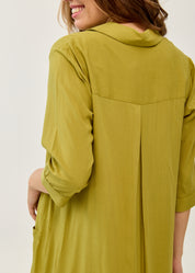 Dress with a half-placket collar and square pockets in green