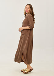 Dress with a half-button placket and square pockets brown