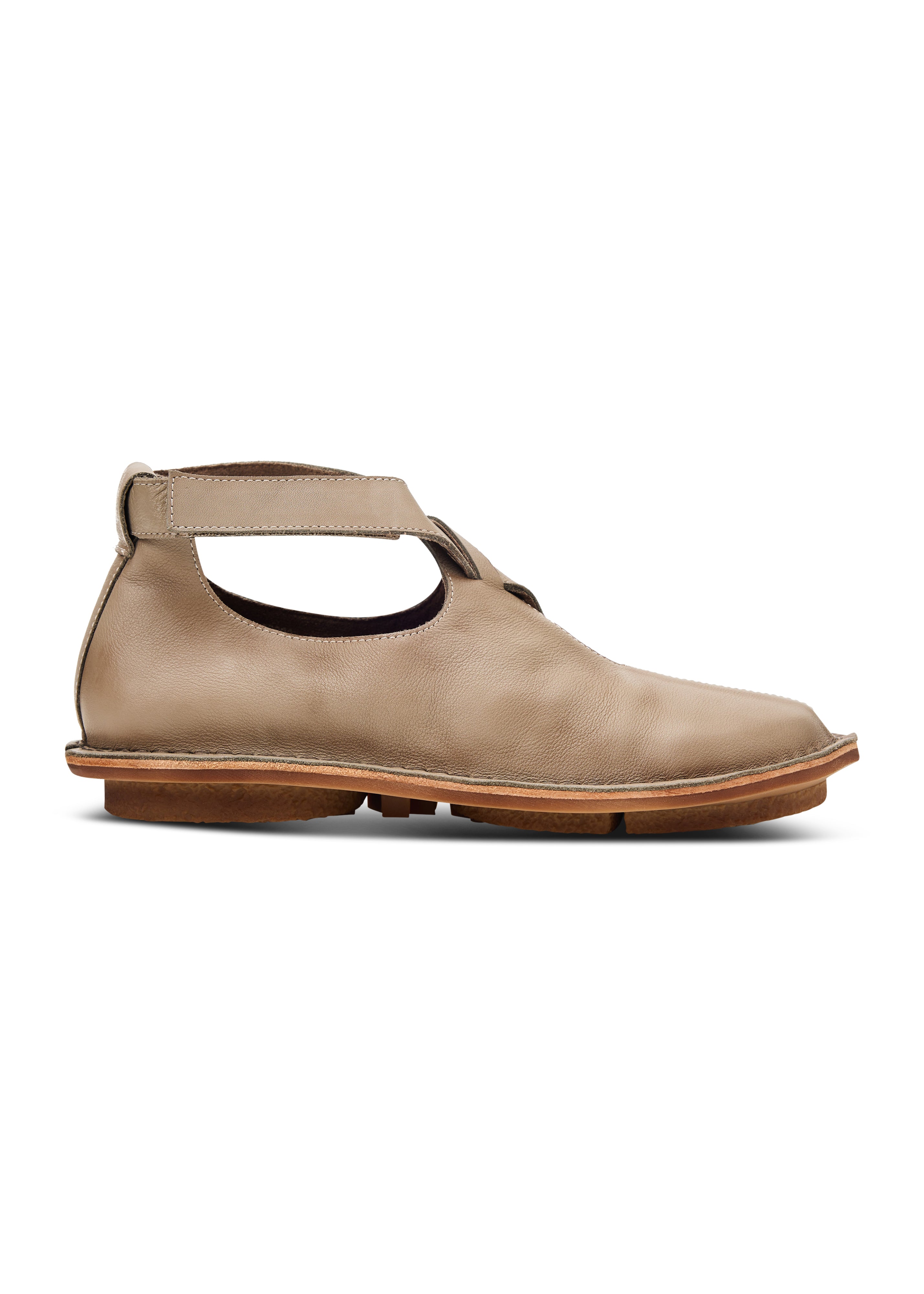 Women's soft leather closed shoes with Velcro, beige