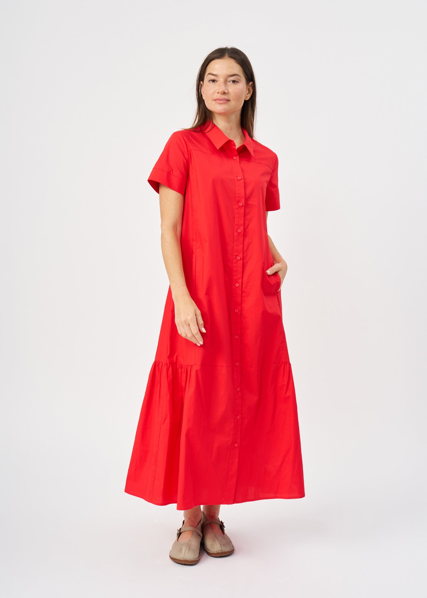 Short sleeve dress with side gathers, red