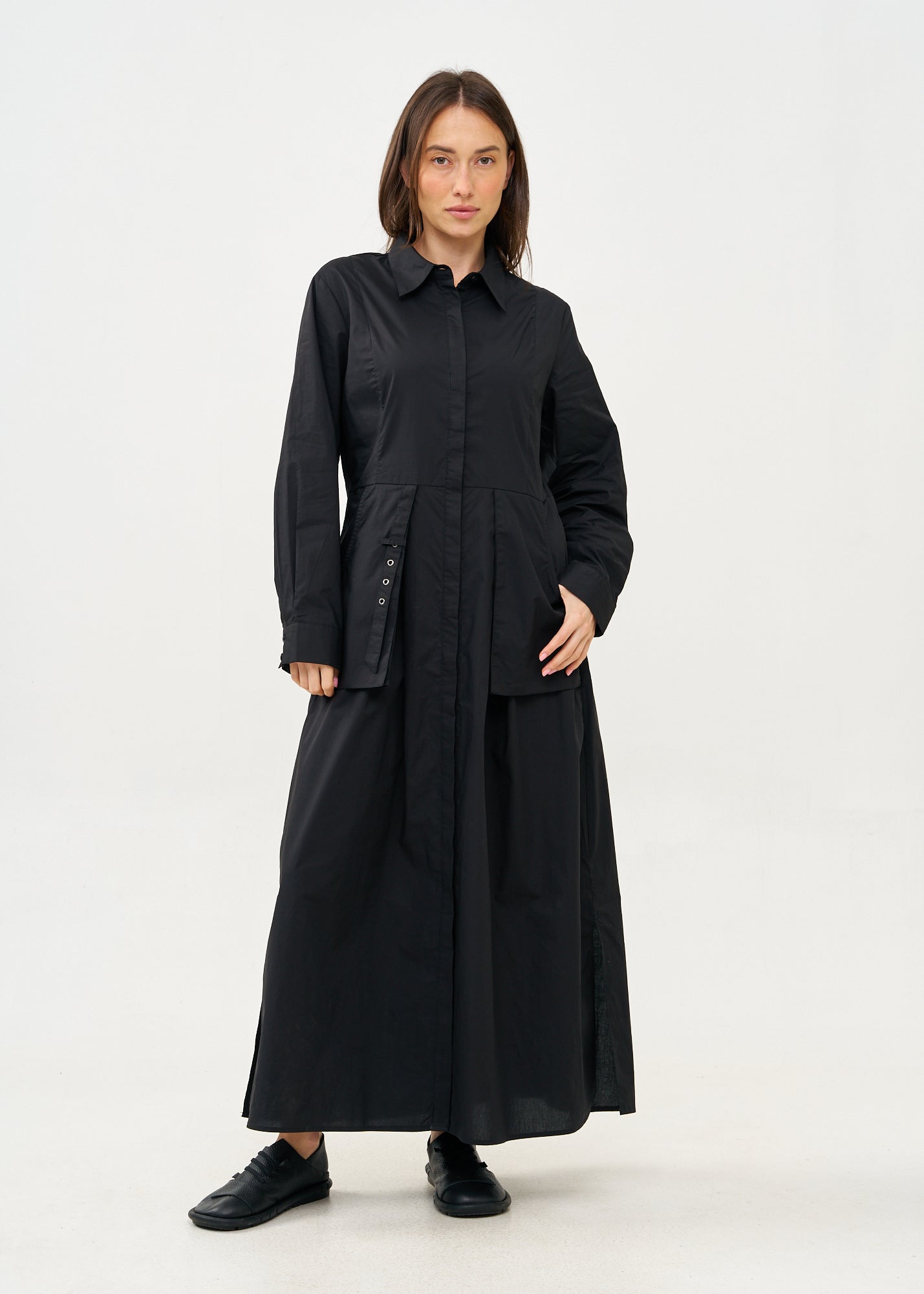 Long sleeve buttoned dress with two hanging pockets, black