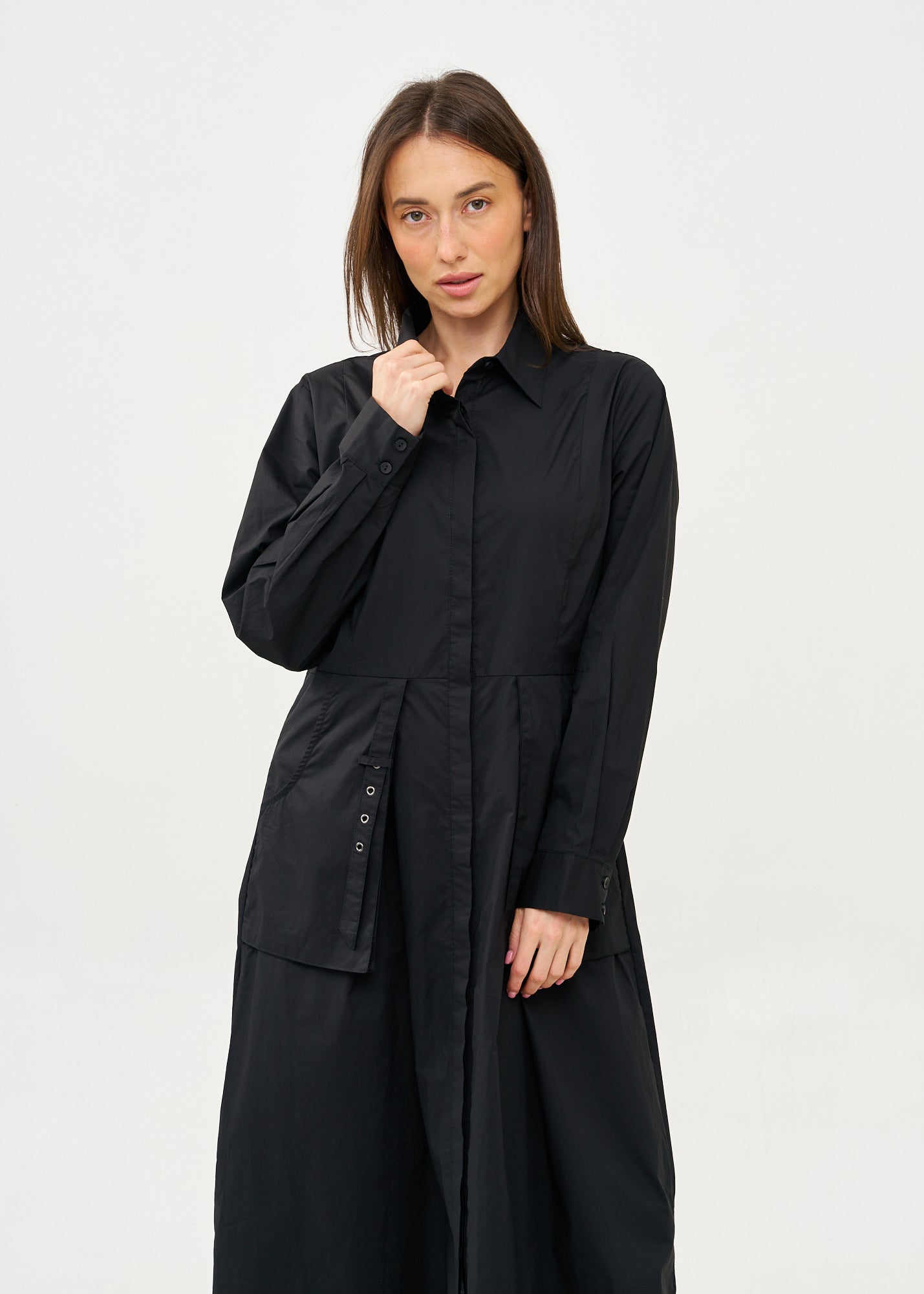 Long sleeve buttoned dress with two hanging pockets, black
