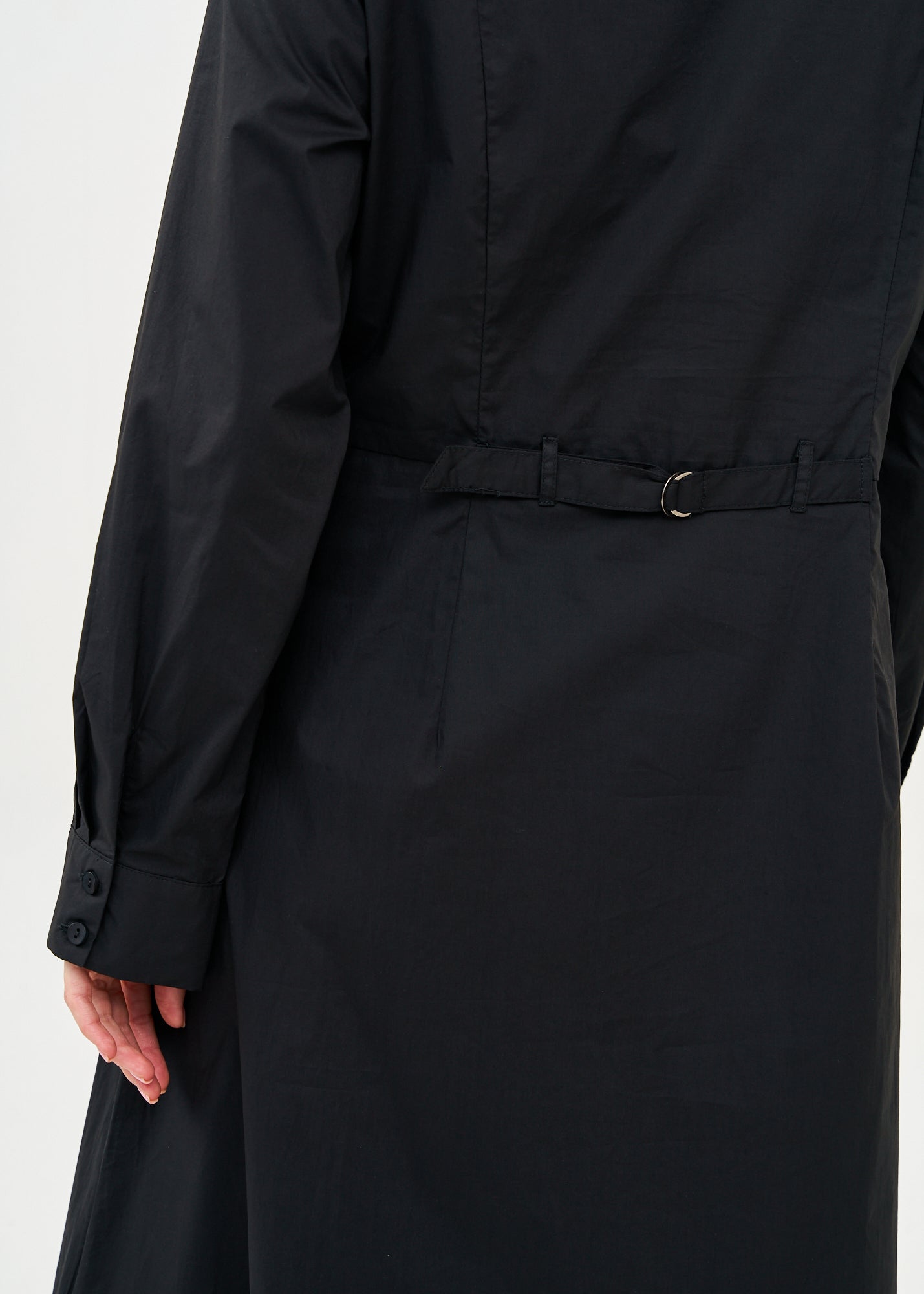 Long sleeve buttoned dress with two hanging pockets, black