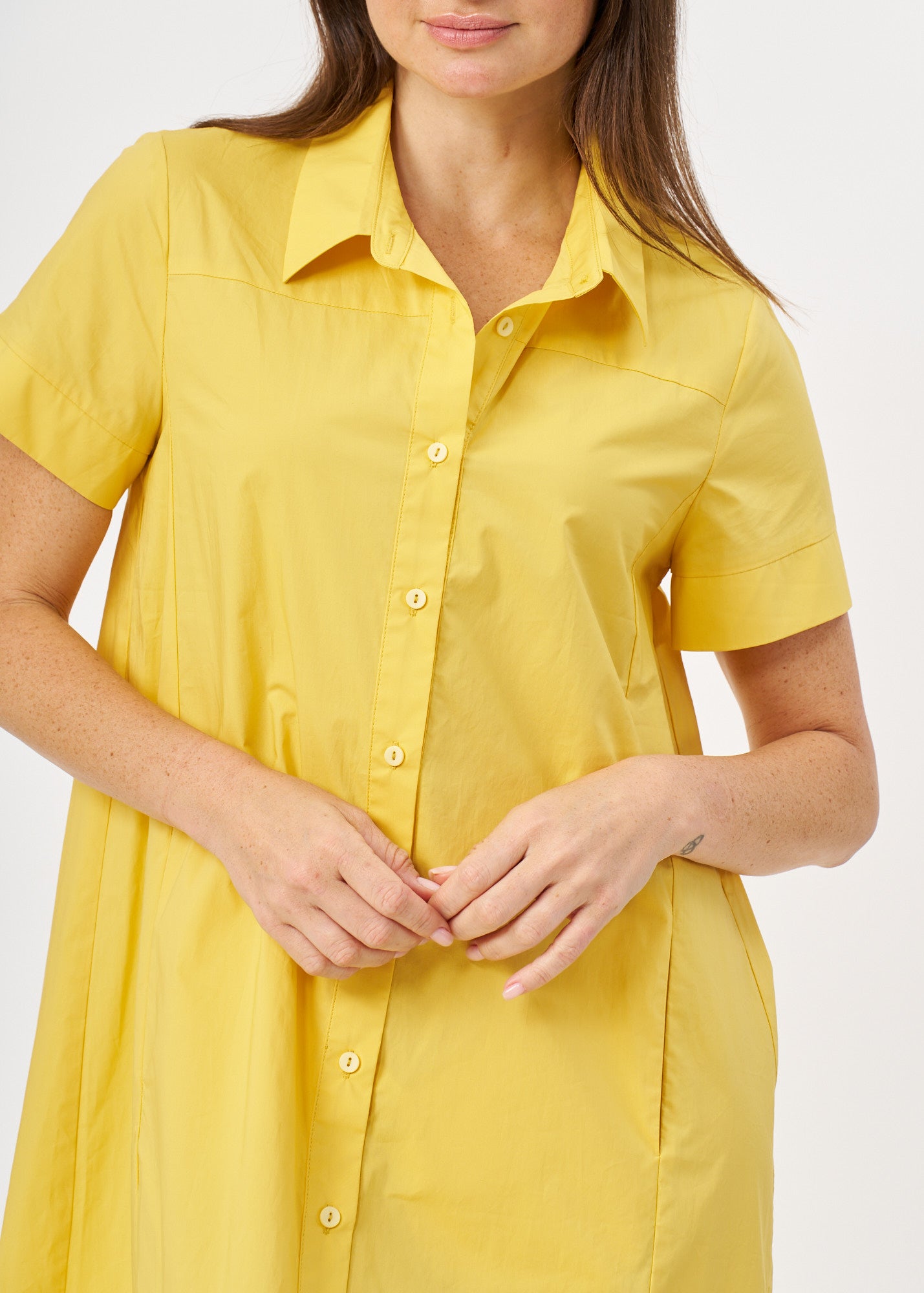 Short sleeve dress with side gathers, yellow