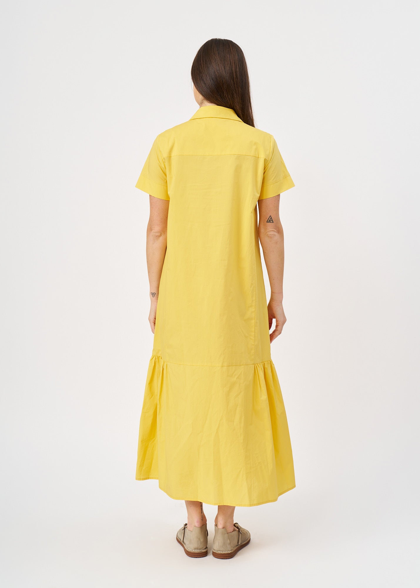 Short sleeve dress with side gathers, yellow