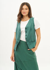 Green vest with angled pockets and tie-back