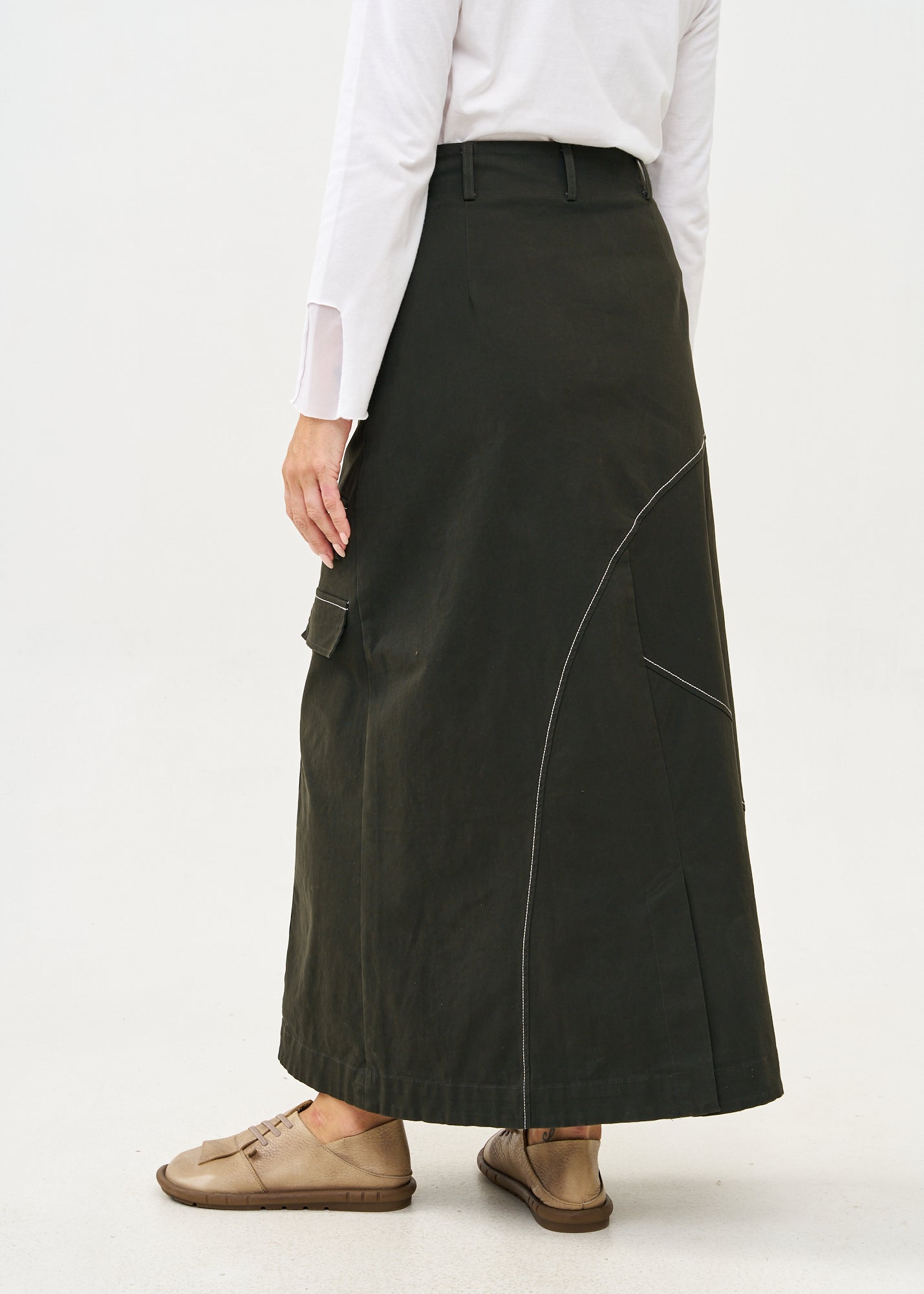 Asymmetrical cut skirt with prominent stitching in gray