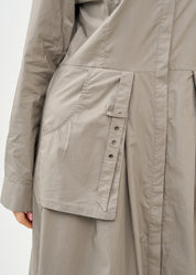 Long-sleeved buttoned dress with two hanging pockets, gray
