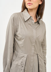 Long-sleeved buttoned dress with two hanging pockets, gray
