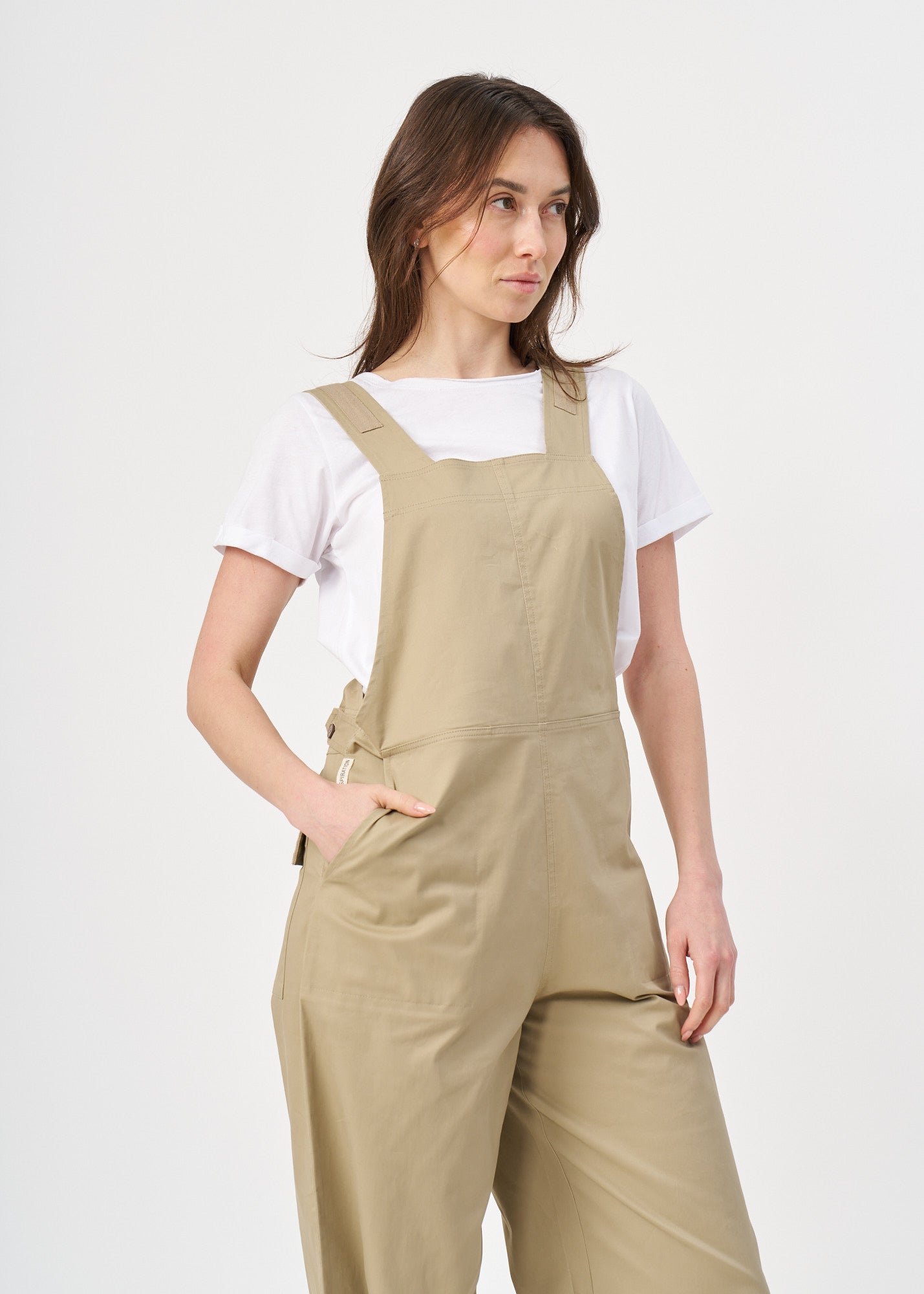 Suspender jumpsuit with brown ribbon