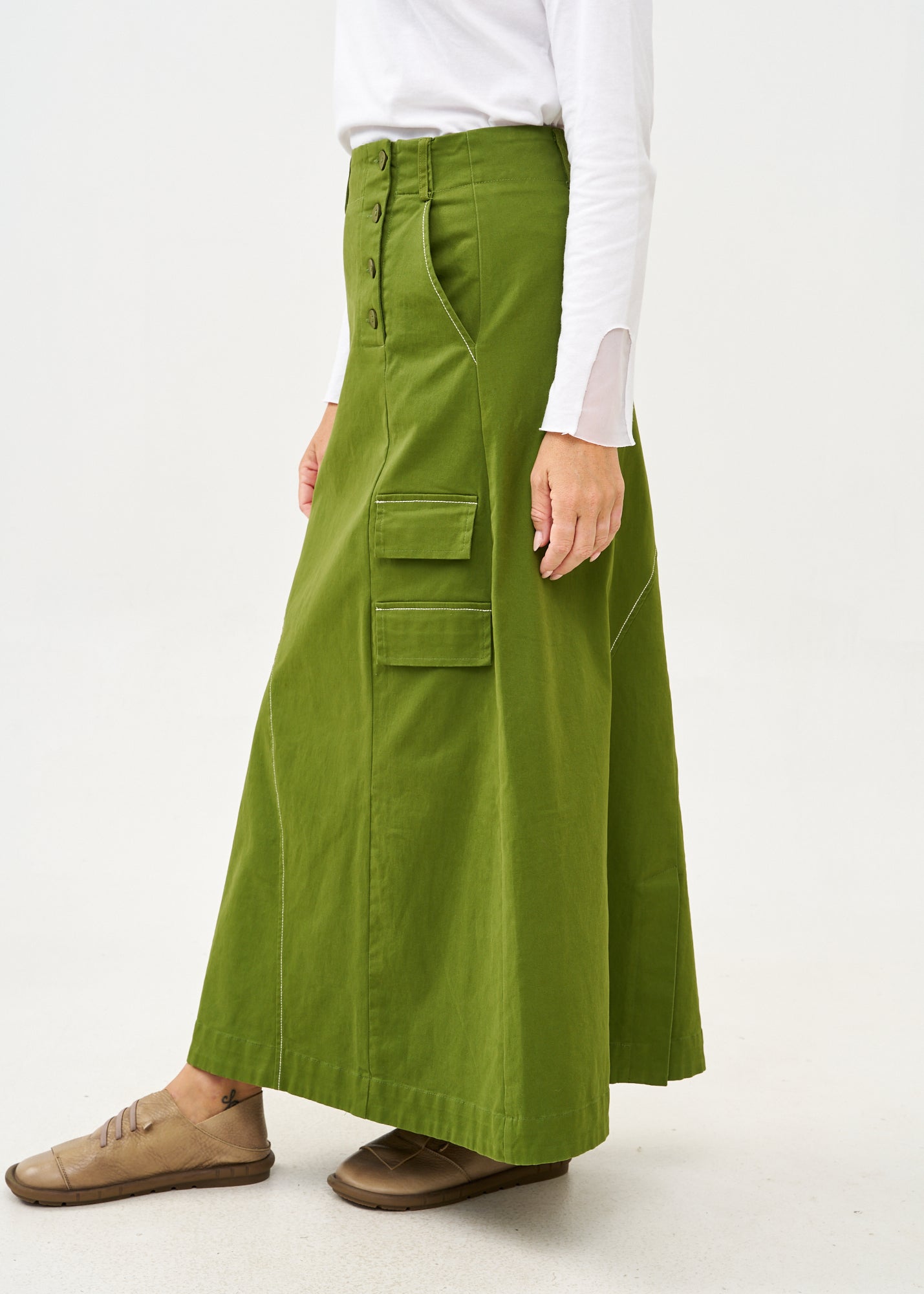 Asymmetrical cut skirt with prominent stitching in green