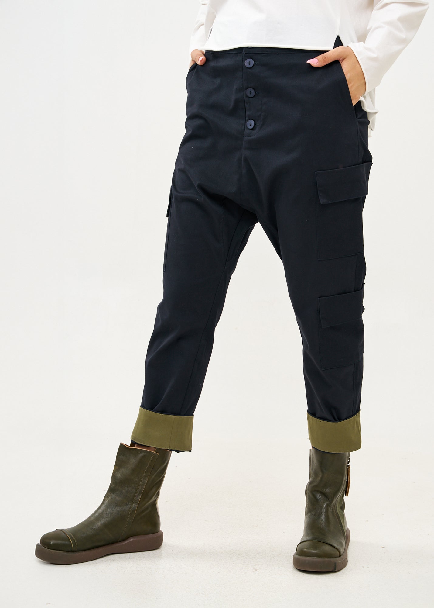 Boy's pants with pockets, dark blue color combination