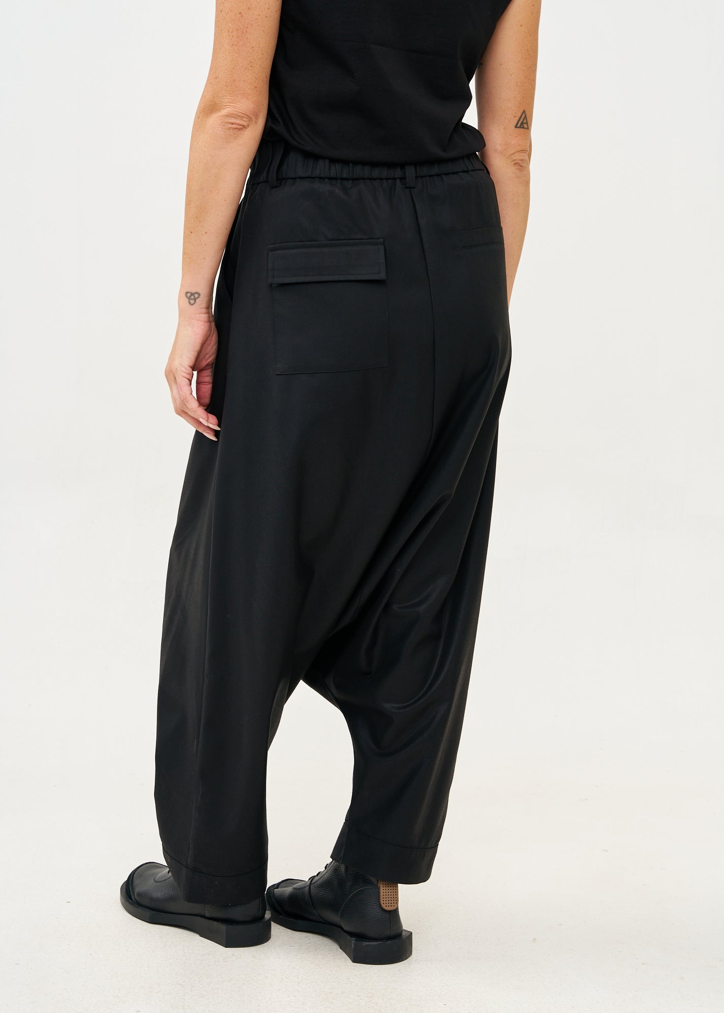 Classic skirt pants with black shine