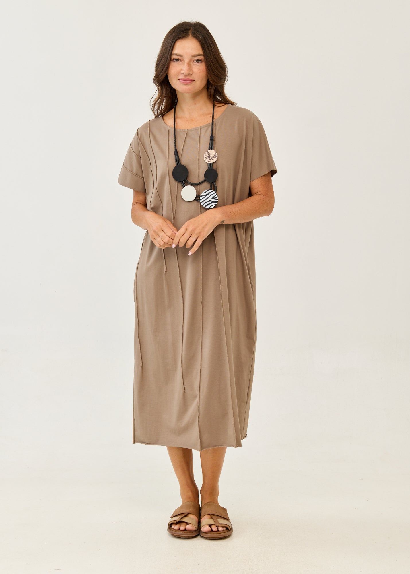 Short sleeve dress prominent seams brown