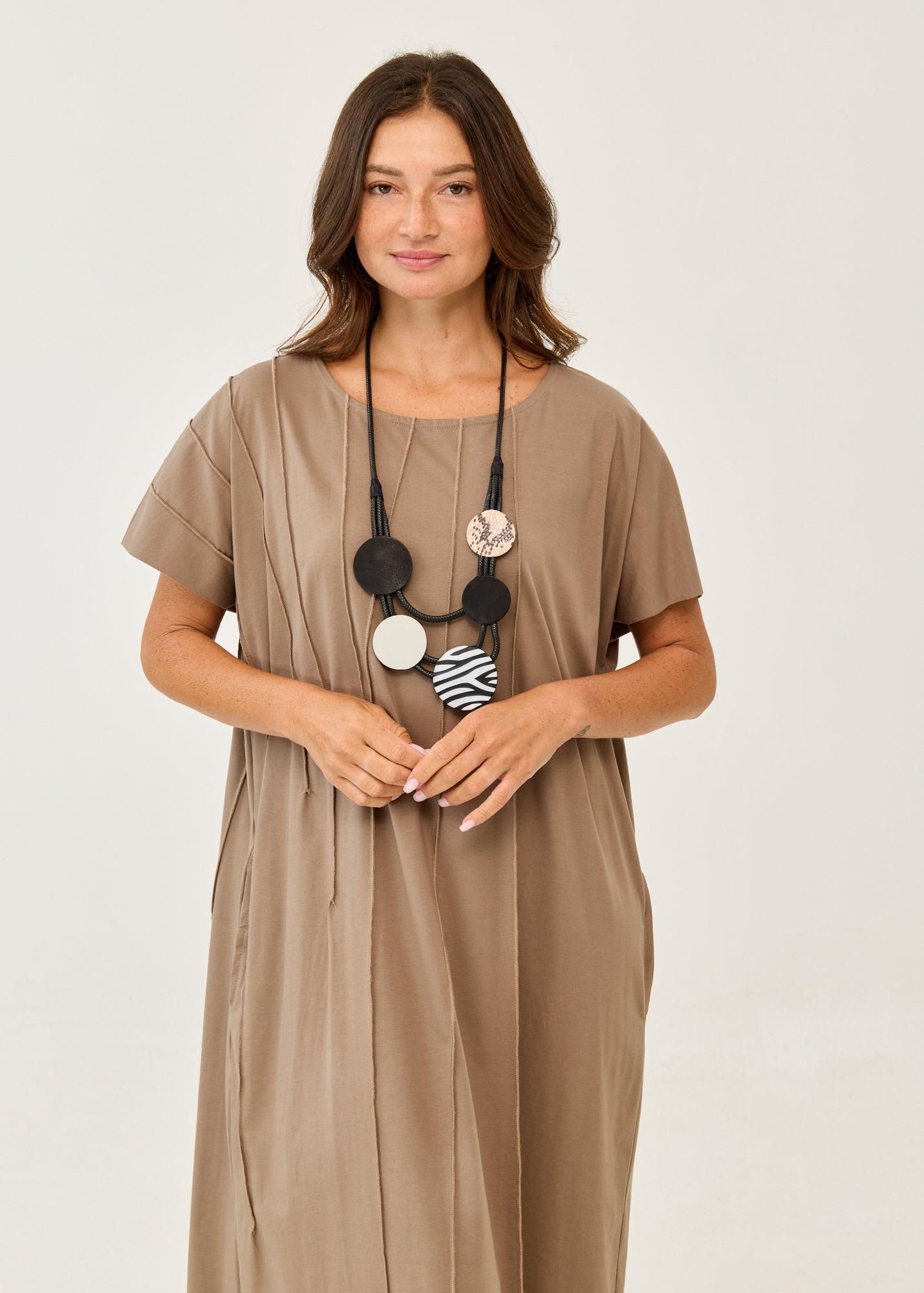Short sleeve dress prominent seams brown