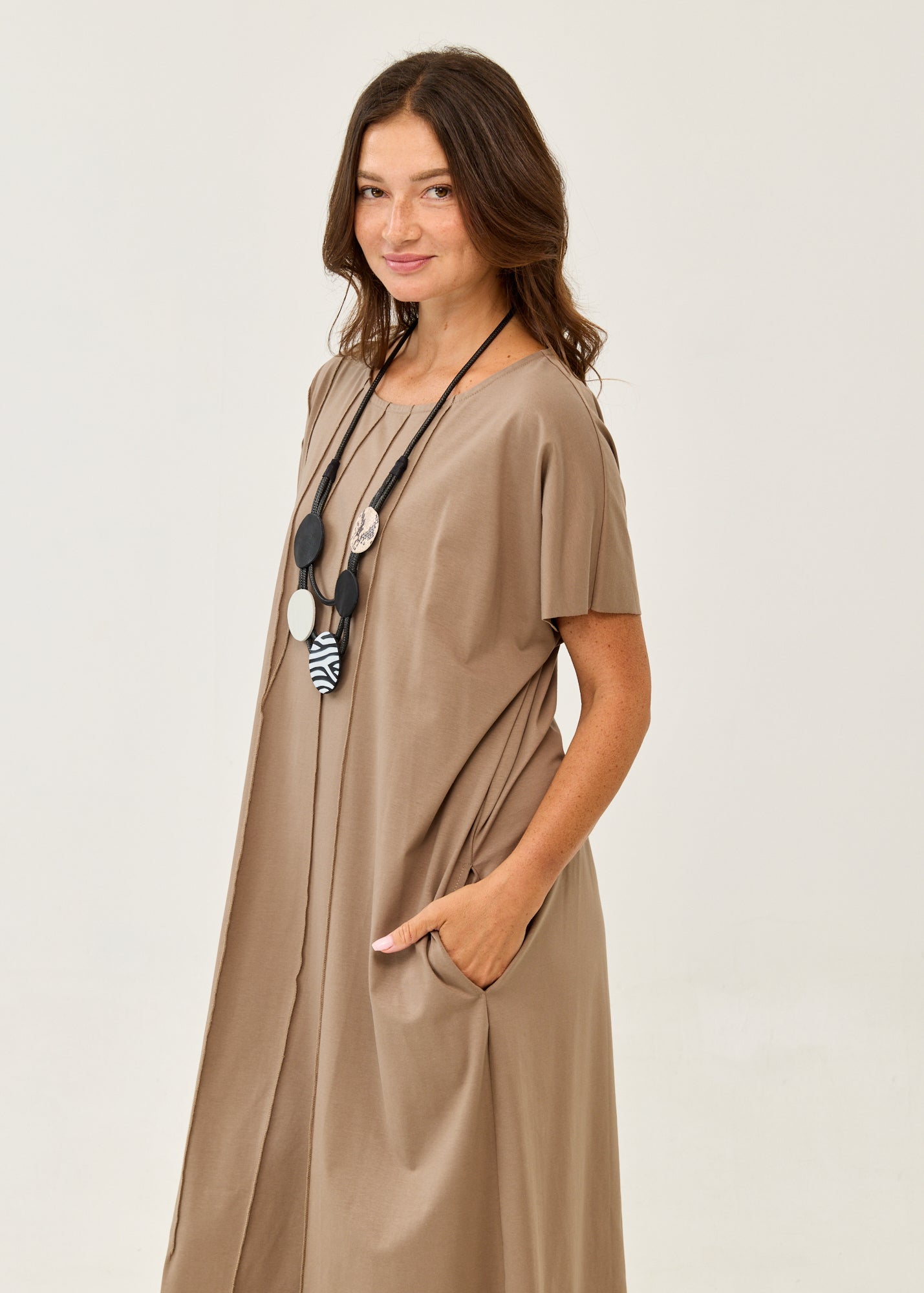 Short sleeve dress prominent seams brown