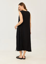 Dress with ties at the shoulders and black sides