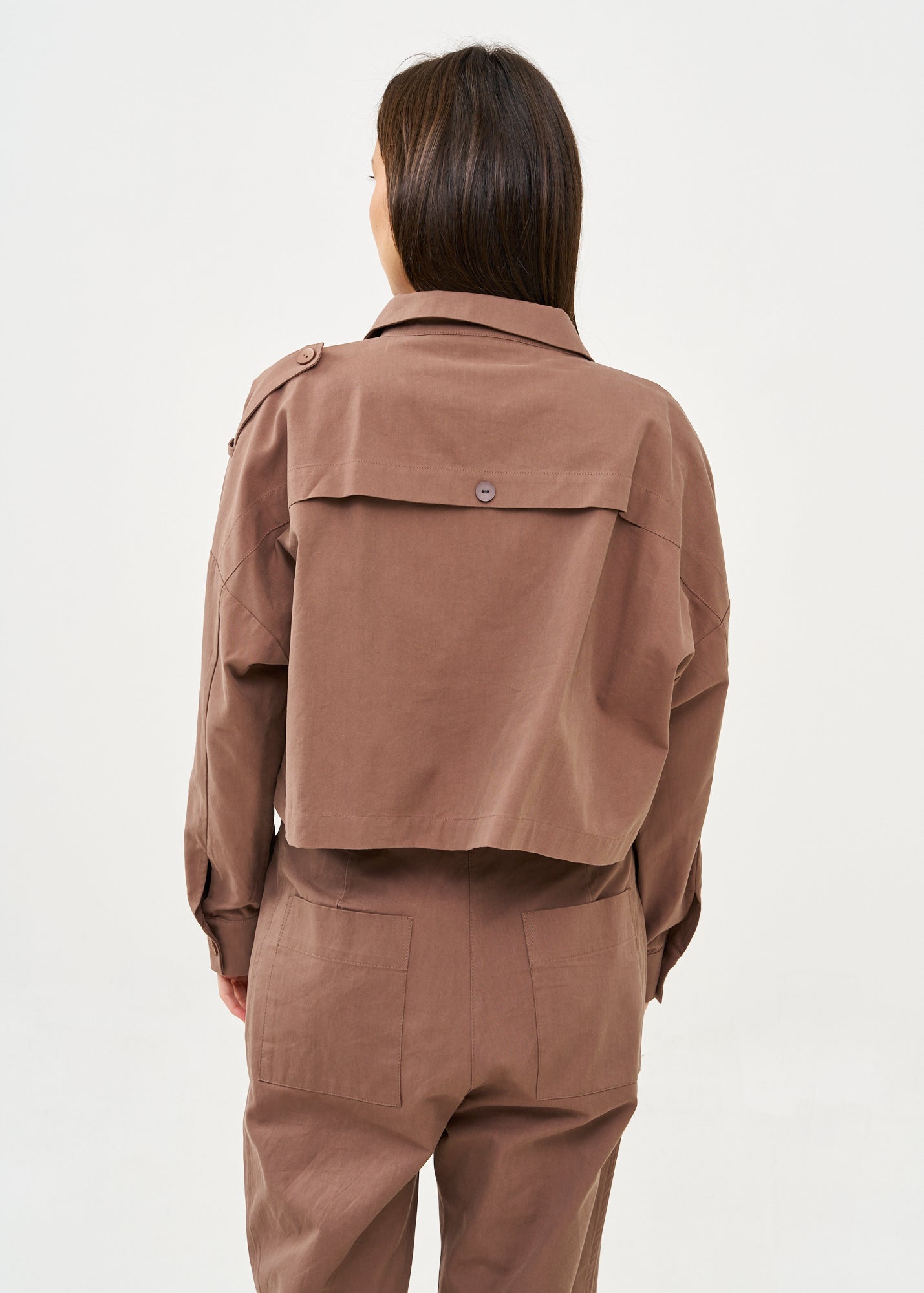 Brown long-sleeved jacket