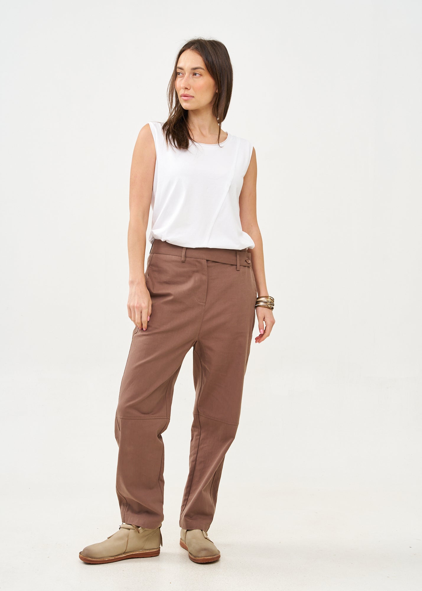 Long pants with brown diagonal belt