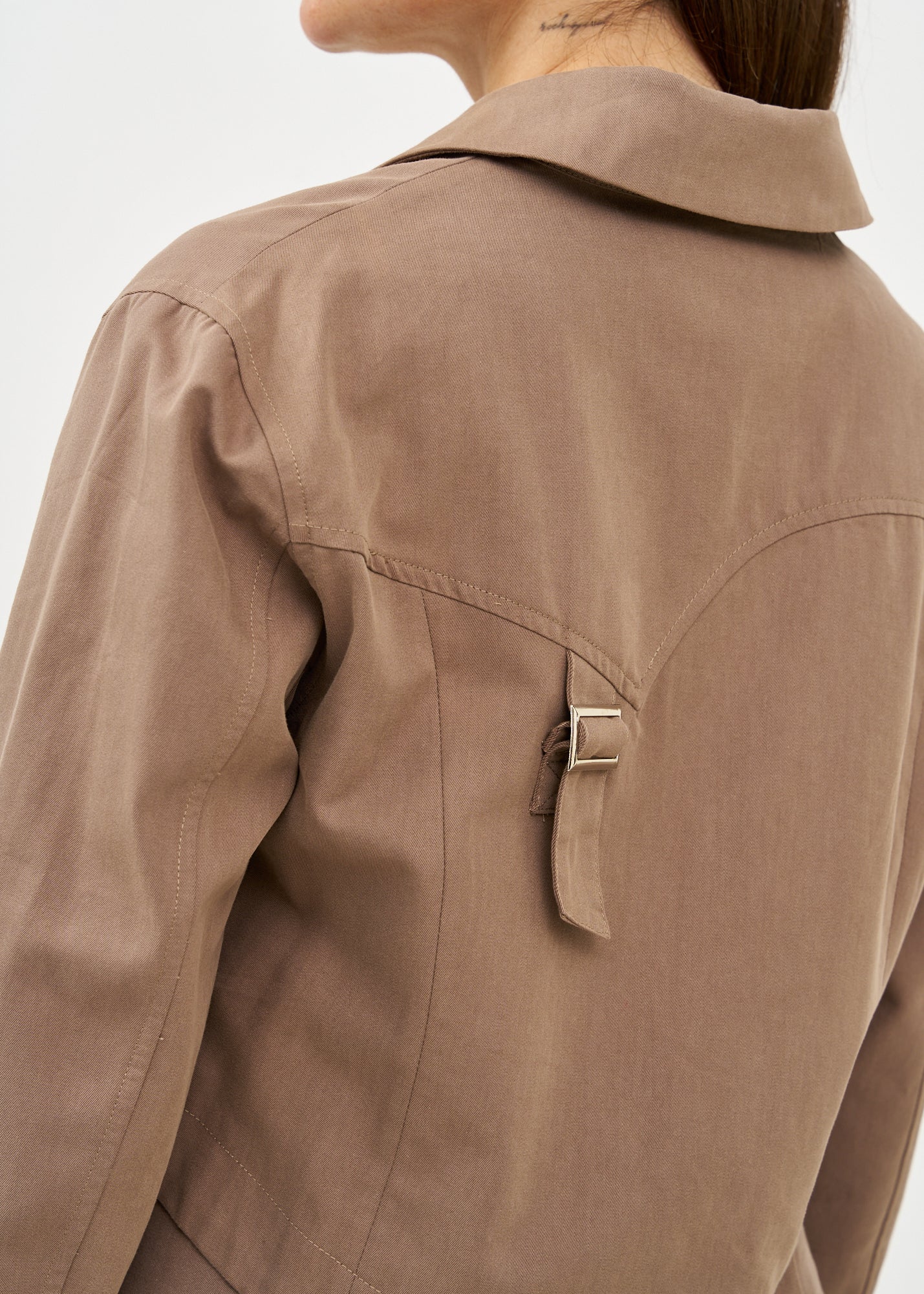 Brown short double-breasted blazer
