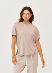 Stone short-sleeved t-shirt, straight fit, side slits