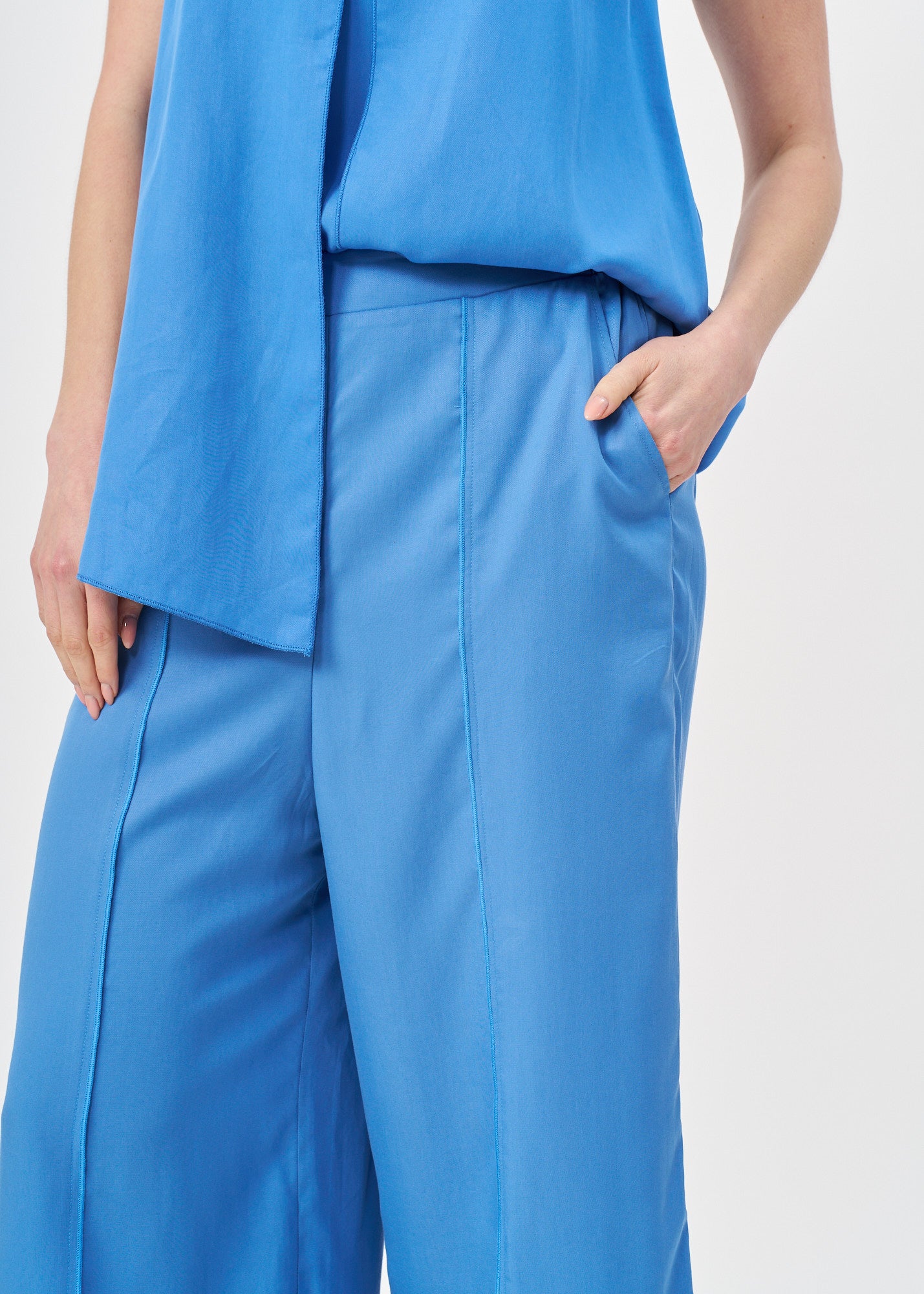 Long pants with front slit, blue