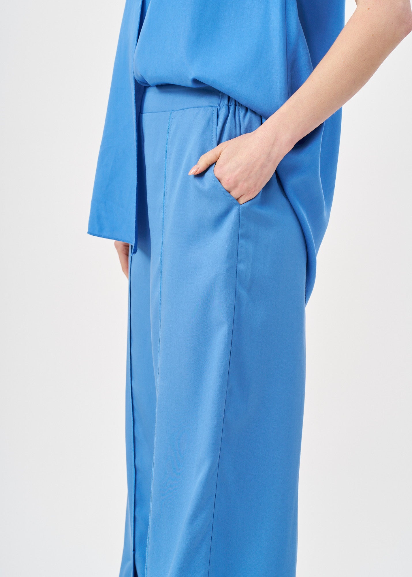 Long pants with front slit, blue