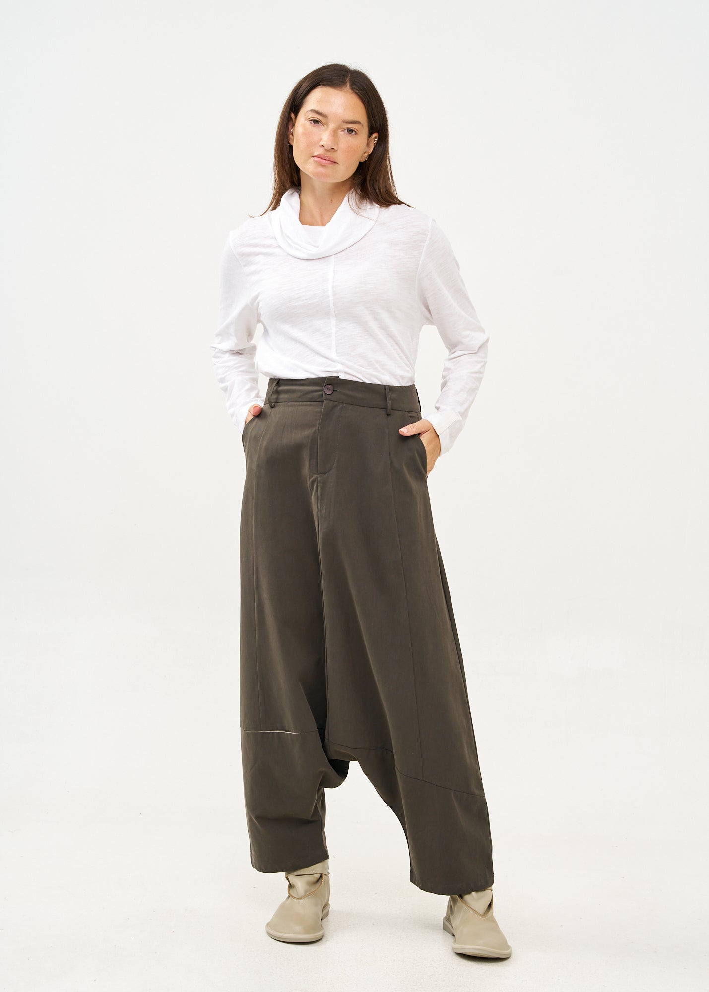 Dark gray color combination cut-out skirt pants with pocket