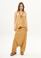 Tank top with hanging pocket and brown ribbons