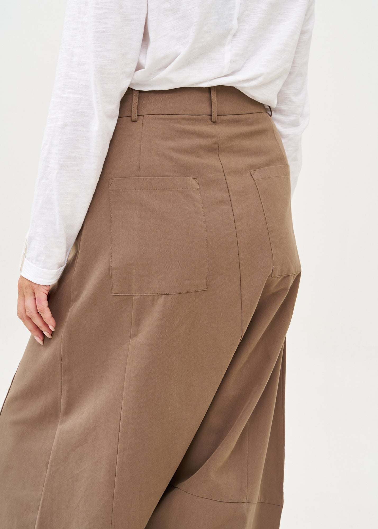 Cut-out skirt pants with pocket, brown color combination