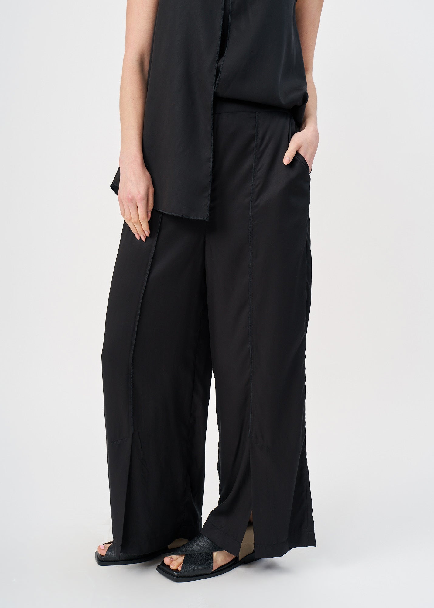 Long pants with front slit, black