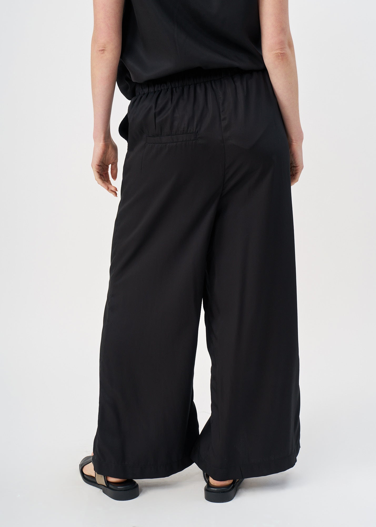 Long pants with front slit, black