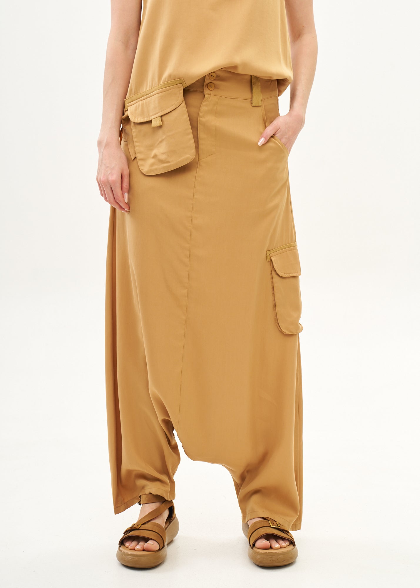 Skirt-like pants with brown ribbon detail