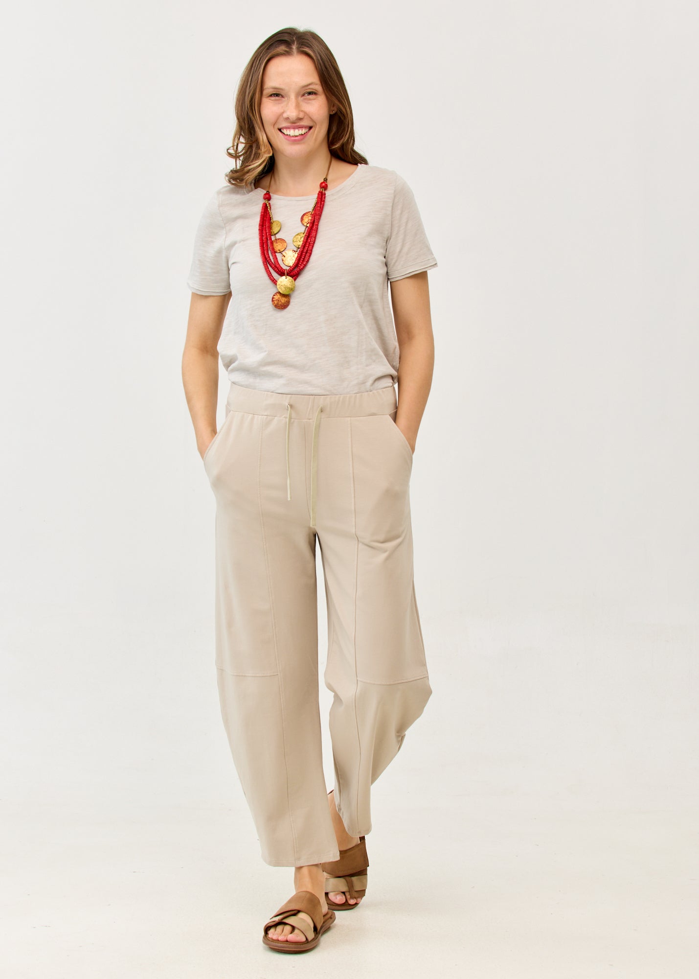 Pants with seams and elastic at the top, Stone