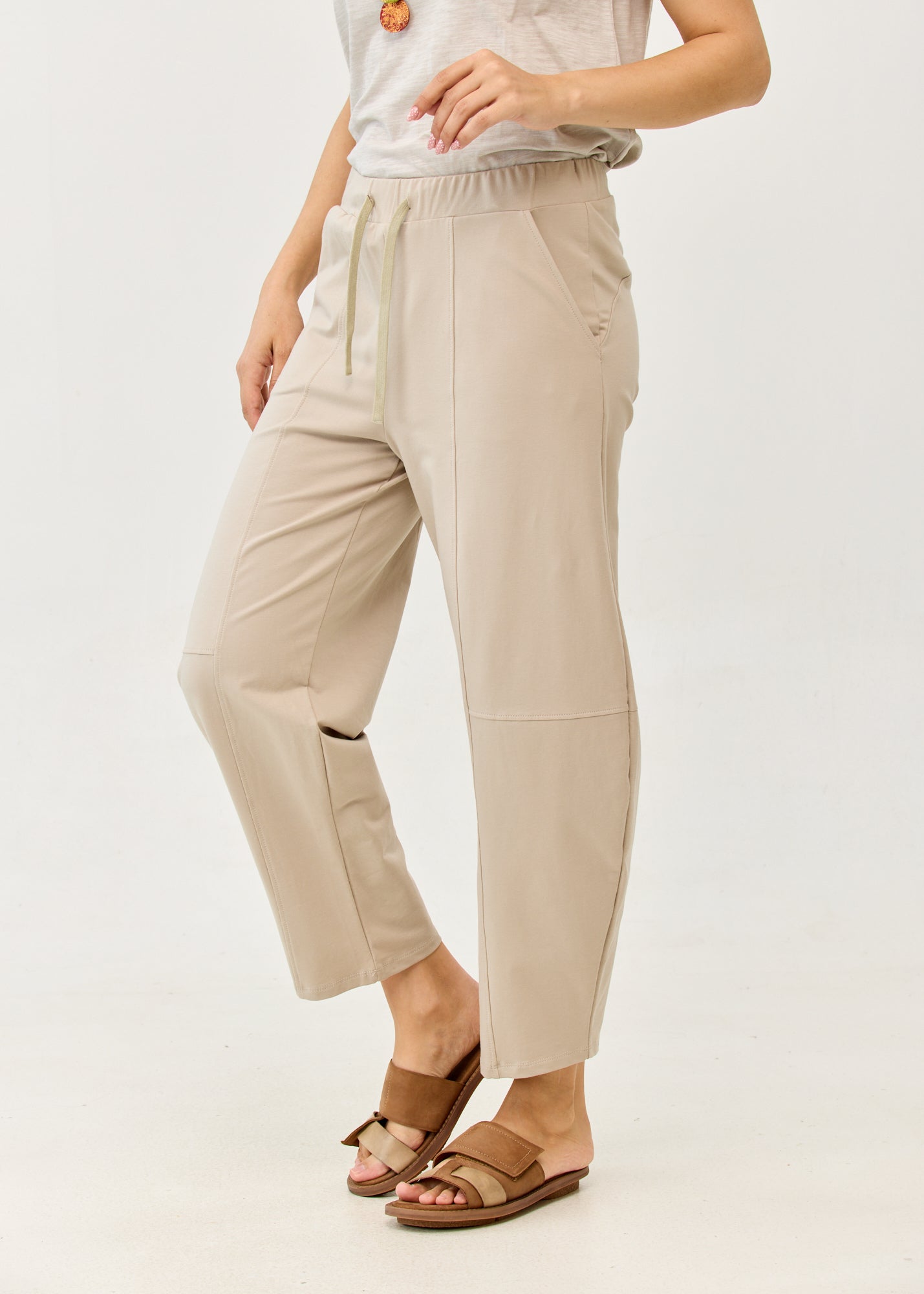 Pants with seams and elastic at the top, Stone