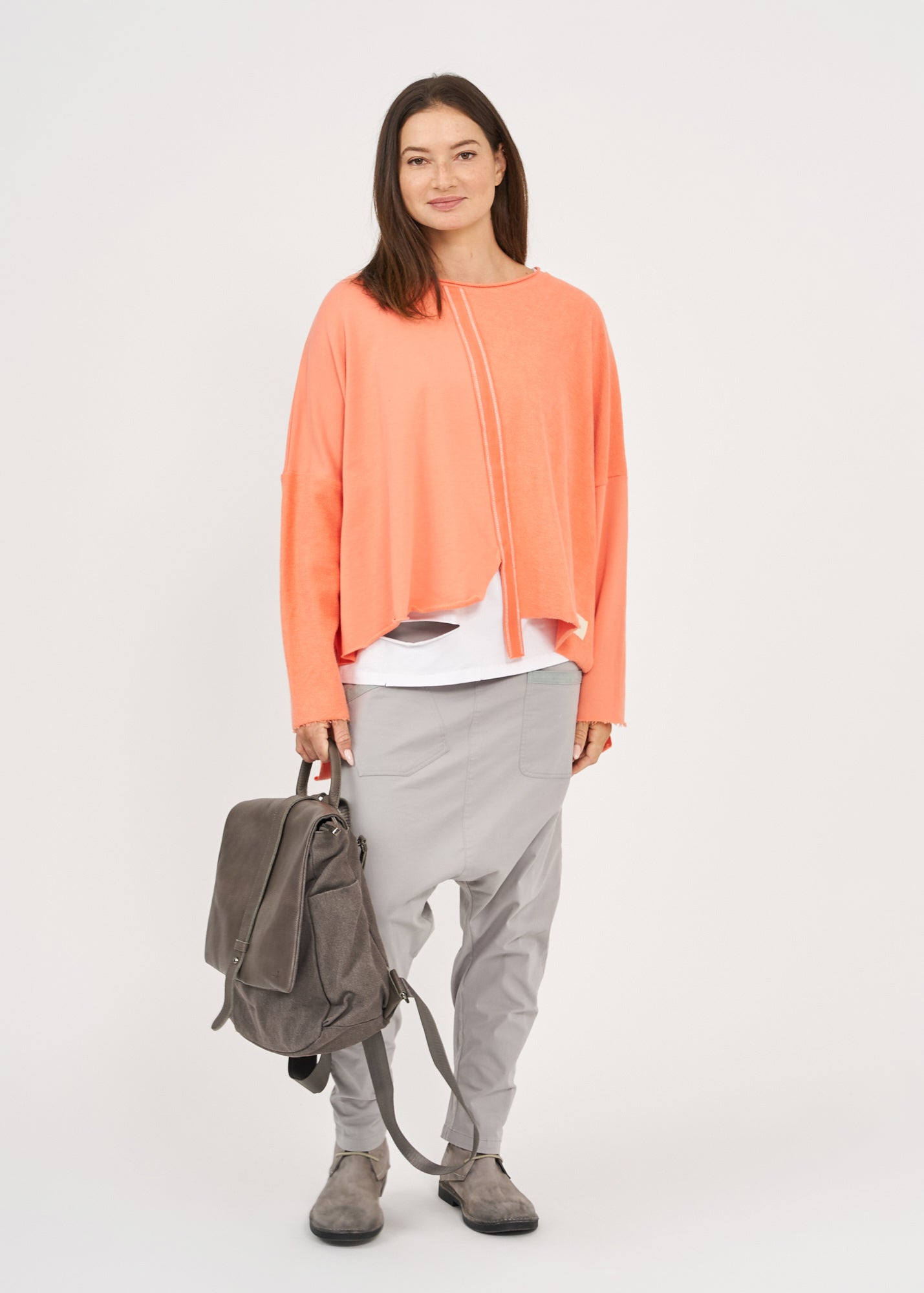 Oversized sweatshirt with orange ribbon combination