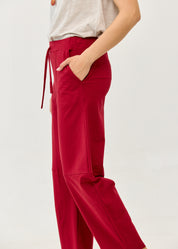 Pants with stitching and an elasticated burgundy waist