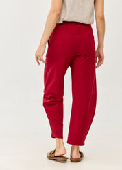 Pants with stitching and an elasticated burgundy waist