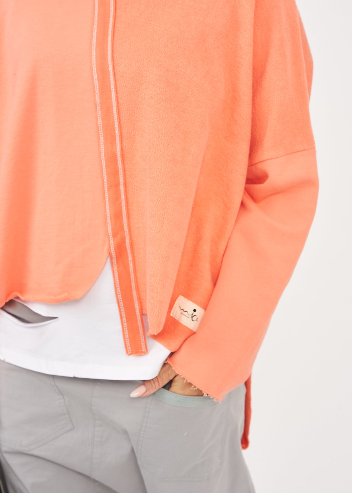 Oversized sweatshirt with orange ribbon combination