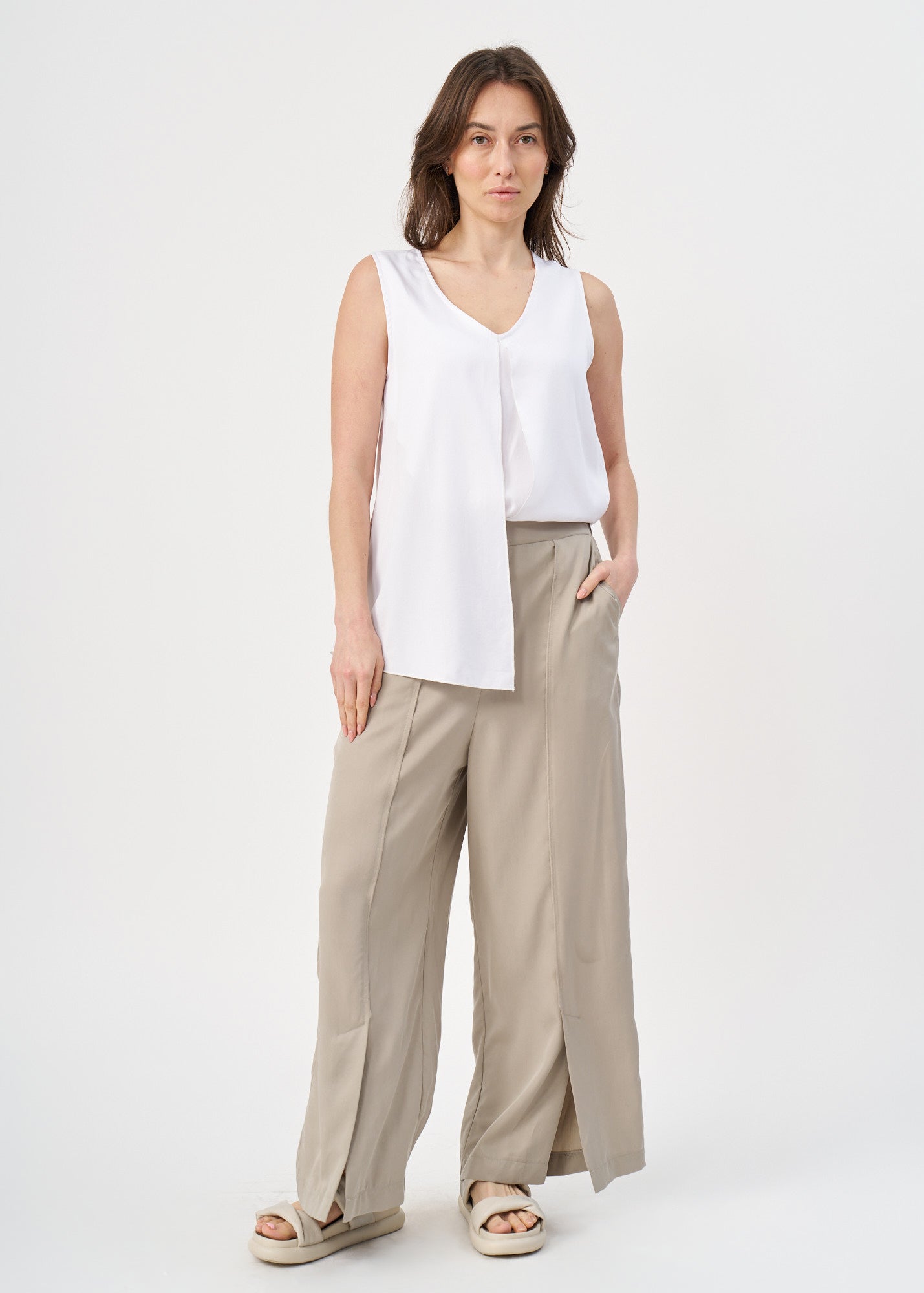 Long pants with front slit, gray