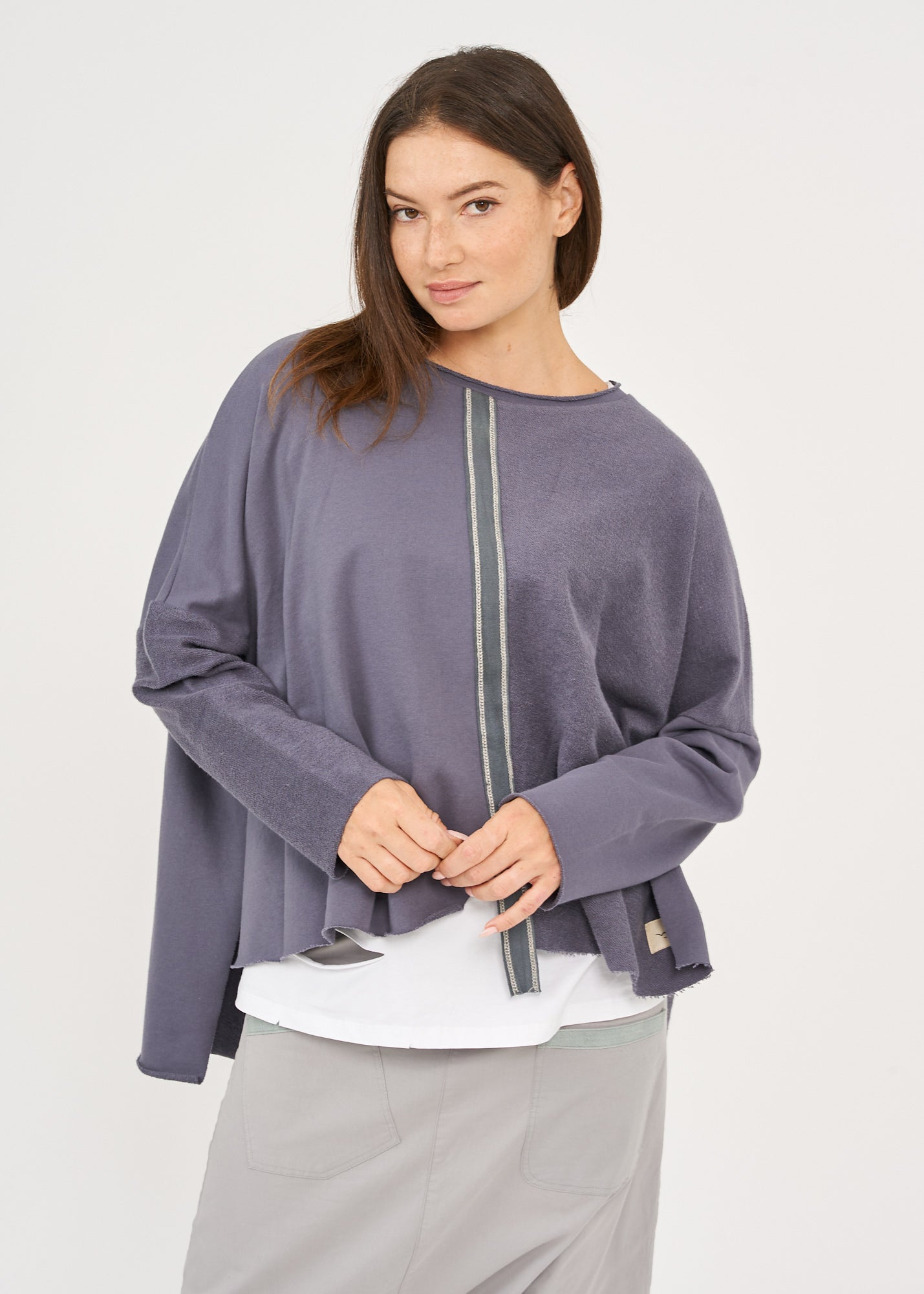 Oversized sweatshirt with dark gray ribbon combination