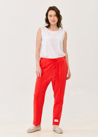 Pants with a seam in the middle and a red patch - 00
