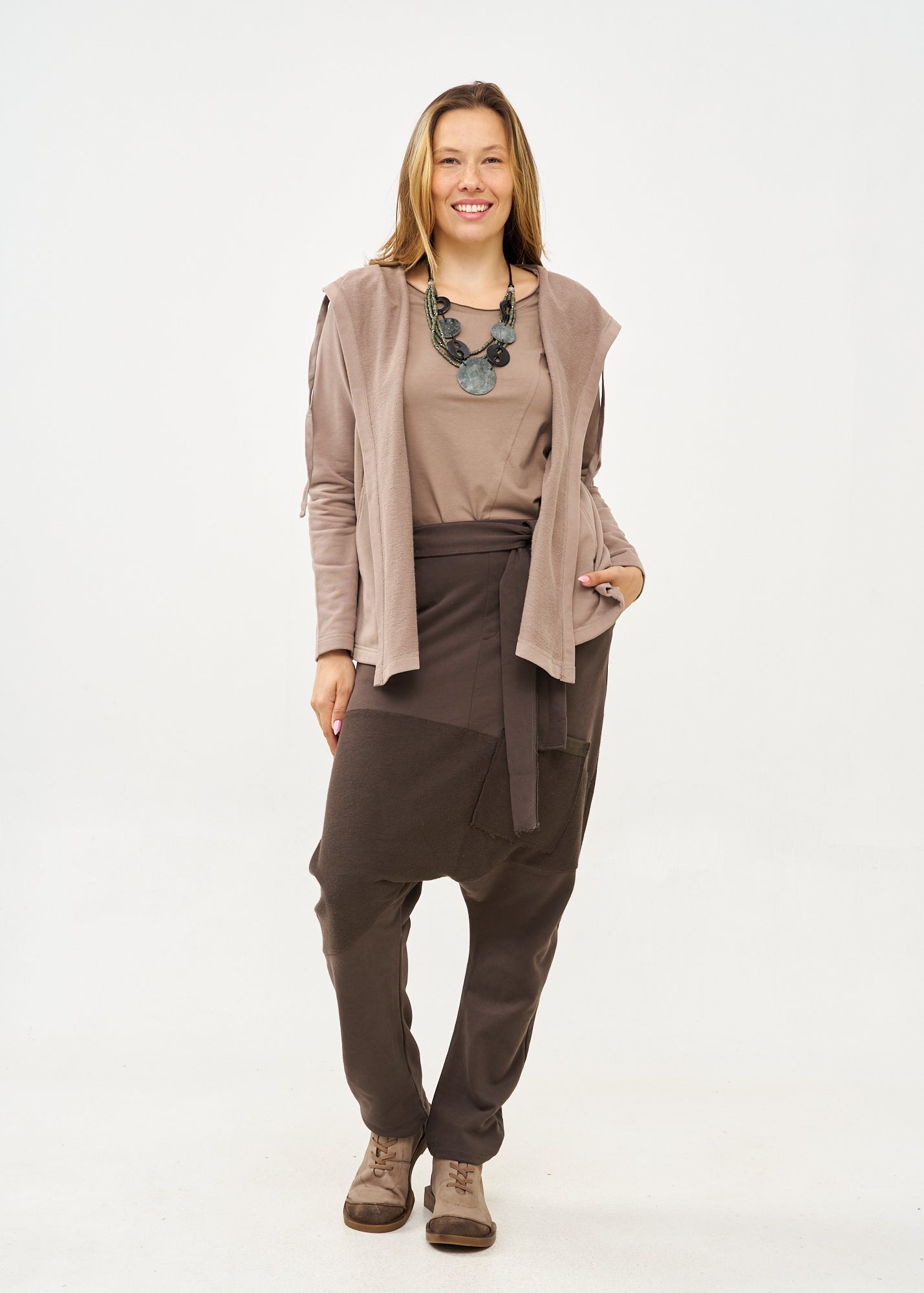 Dark gray reverse cut baggy pants with belt