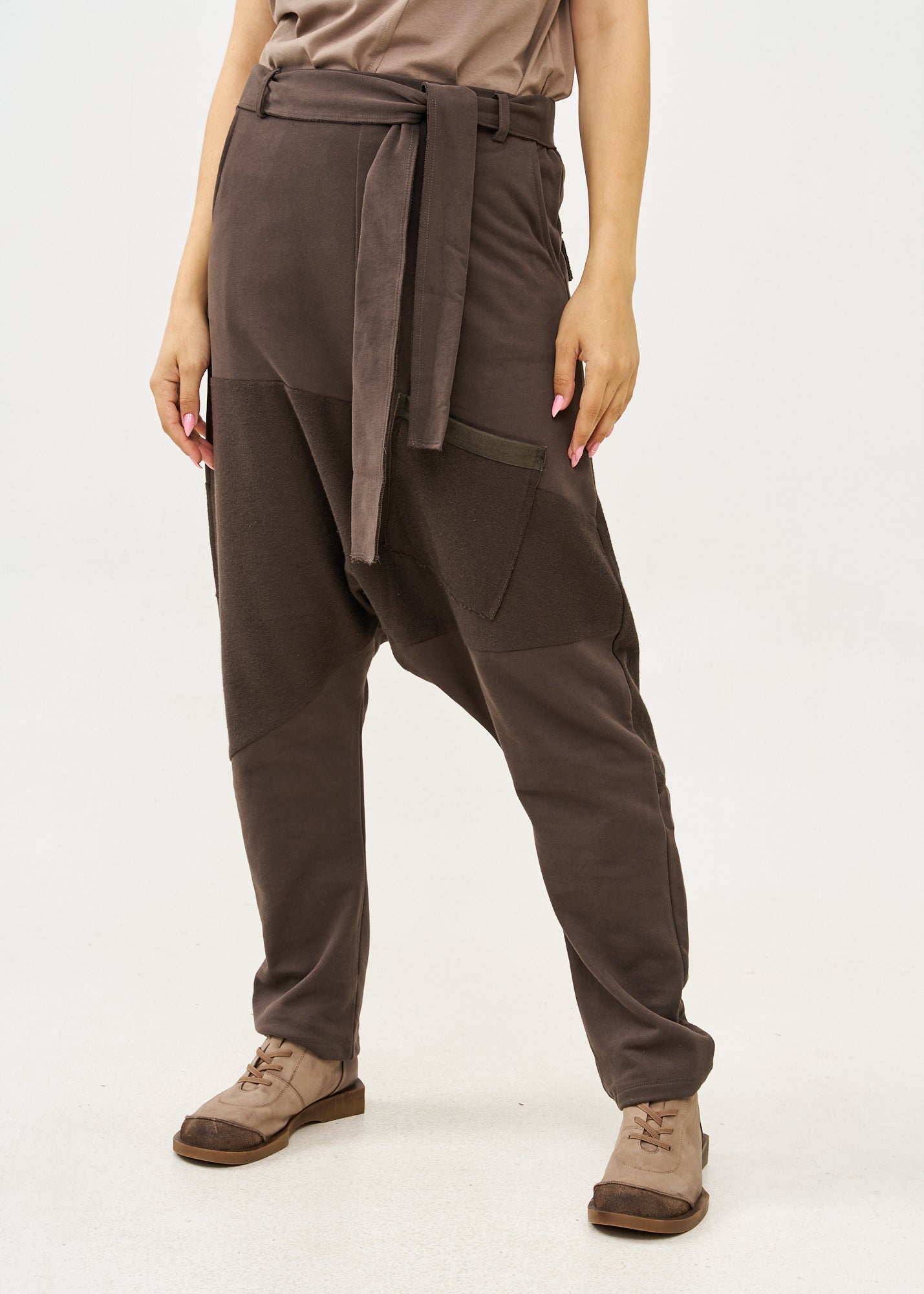 Dark gray reverse cut baggy pants with belt