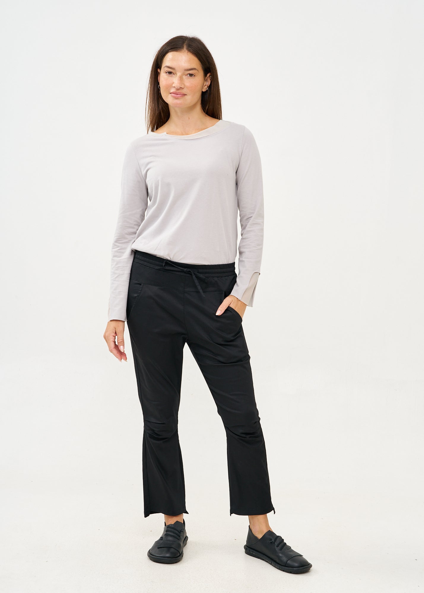 Black knee-length pants